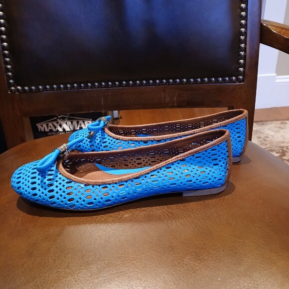 Cute Brand New Blue Flats/Slippers - Picture 6 of 7